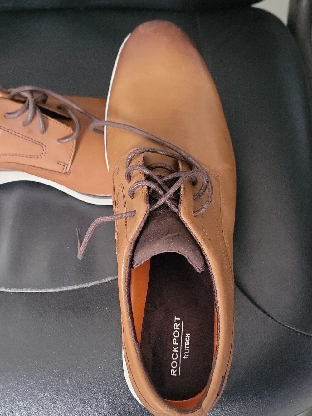 Rockport Men’s Tan Leather Lace-Up Oxfords with White Sole
